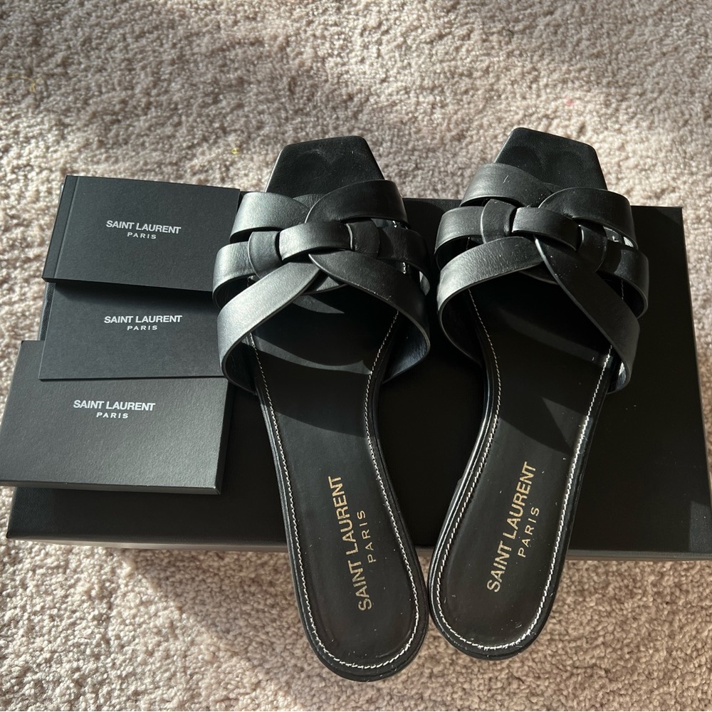Saint Laurent Tribute Leather Sandal